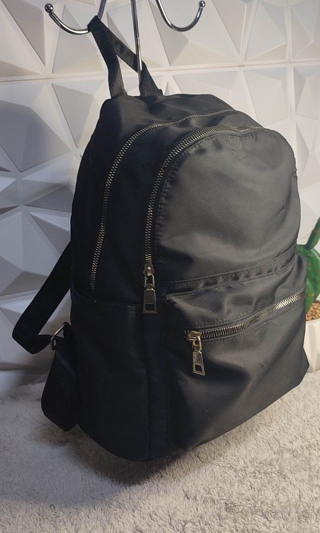 Black Backpack for work / school (Category: Backpacks) located in Pasig City. Submitted by cezcille21 (Listing ID 1460878108, Image 2). Description: .