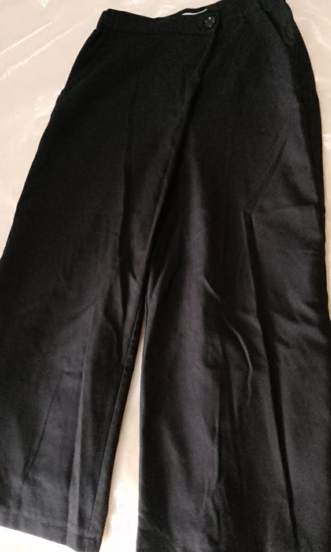 Black baggy trousers (Category: Other Bottoms) located in Batangas. Submitted by srene.rcks (Listing ID 1460728781, Image 3). Description: -baggy -sized medium but can fit larger and xxl.