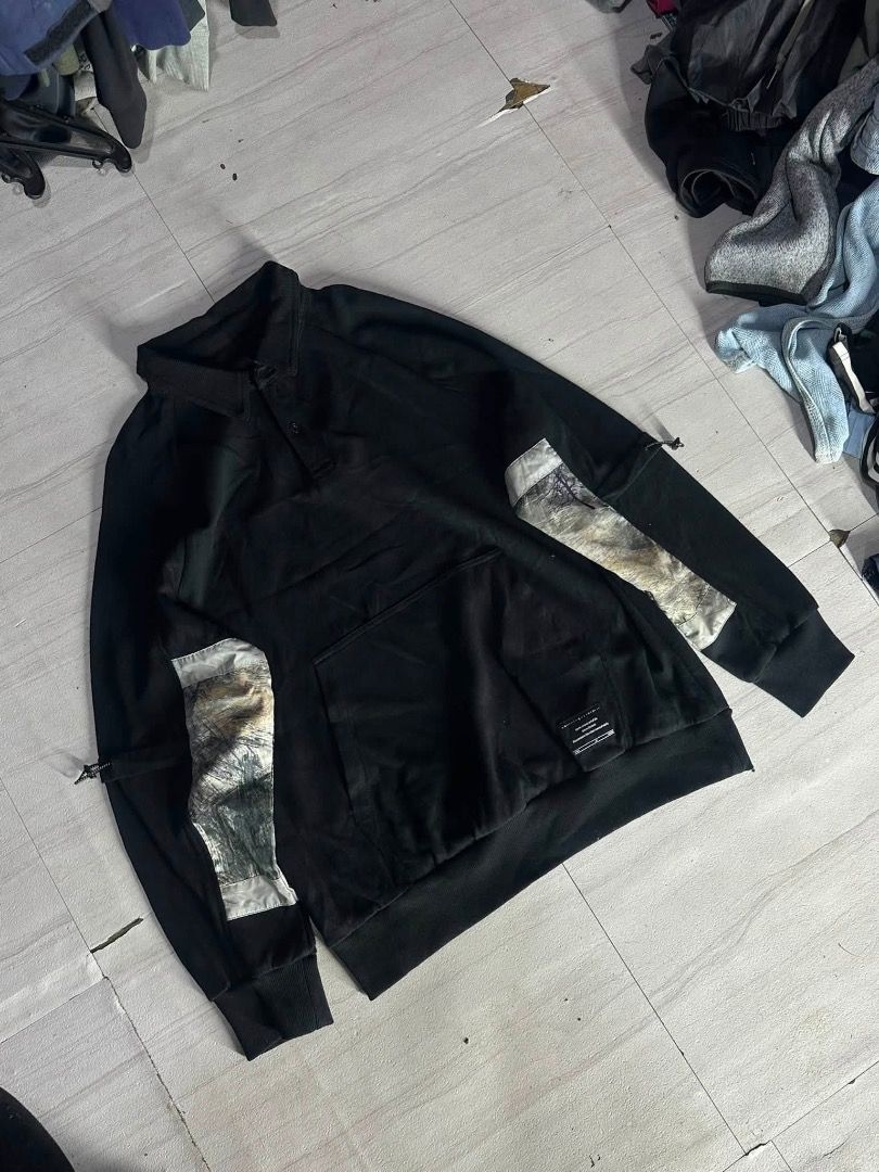 Black button down longsleeve (Category: Tshirts & Polo Shirts ) located in Manila. Submitted by nb_thriftshop (Listing ID 1460903823, Image 1). Description: 28 length 23 width medium to large no issue need wash .