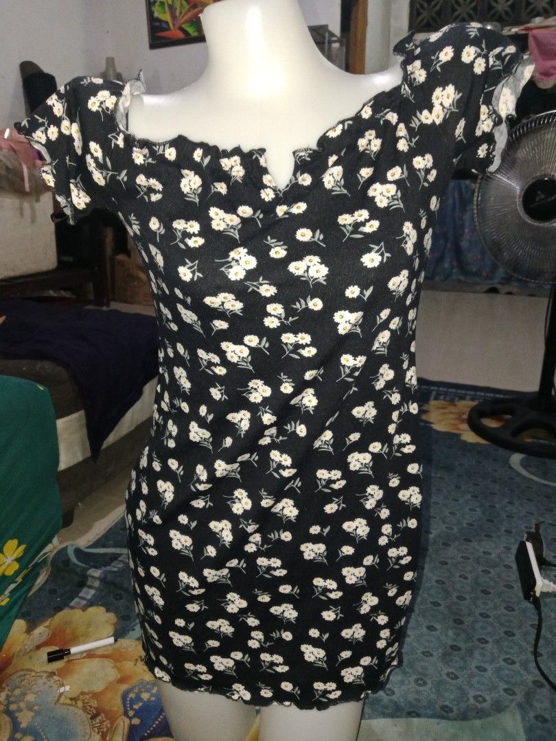 Black Daisy Off-Shoulder Ruffle Mini Dress (Category: Dresses) located in Marilao. Submitted by grace-frugalfoodieph (Listing ID 1460745290, Image 2). Description: - Cute black mini dress - Daisy floral print - Off-shoulder neckline with ruffle trim - Short puff sleeves with ruffles - Bodycon fit - Versatile for casual or night out styling best fits small to medium - Pairs well with sandals or heelsu.