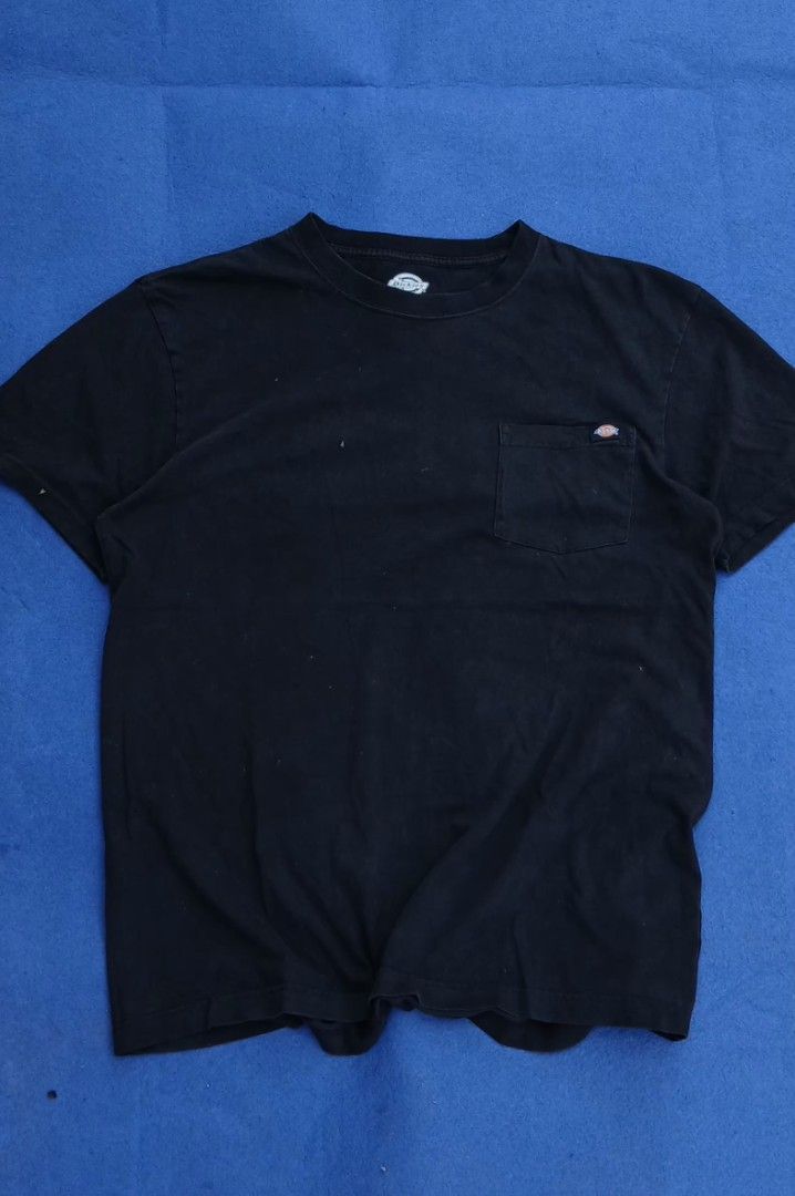 Black Dickies Pocket T-Shirt (Category: Tshirts & Polo Shirts ) located in Cebu City. Submitted by brightcrystal-fe18c1 (Listing ID 1460717016, Image 1). Description: - Classic black Dickies t-shirt - Features a chest pocket - Simple and versatile design - Perfect for everyday wear - Shows minor signs of wear (small specks) - Still has plenty of life left - Easy to pair with any outfit.