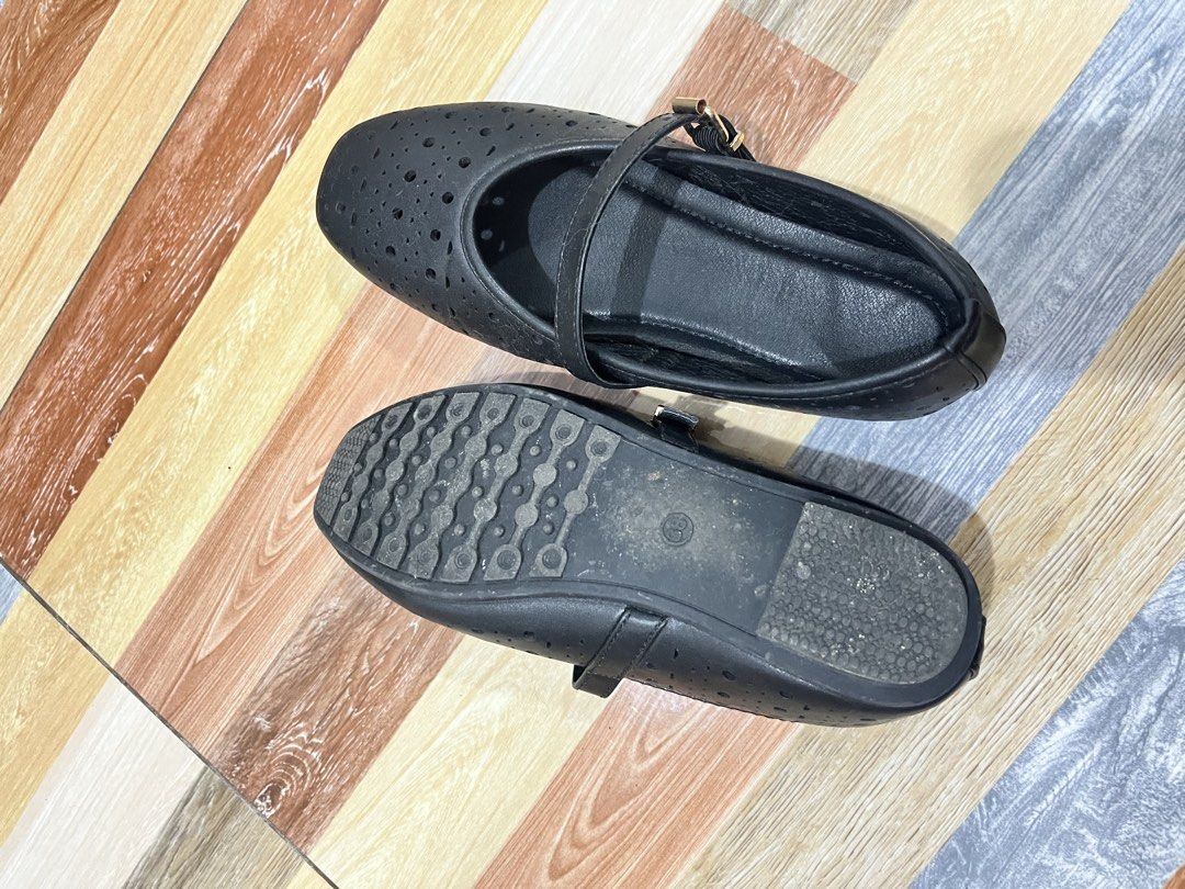 Black doll shoes (Category: Flats & Sandals) located in San Mateo. Submitted by jessilyn910 (Listing ID 1460739620, Image 3). Description: ₱300 - Used twice only - No issue - Size 38.