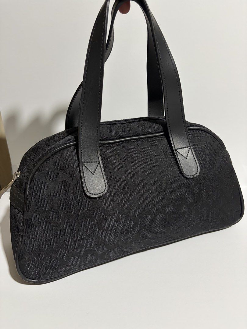 Black GG Bag (Category: Shoulder Bags) located in Quezon City. Submitted by wagwagan_ukay_blues (Listing ID 1460823899, Image 1). Description: from Japan in good condition L-12” W-4” H-6”.