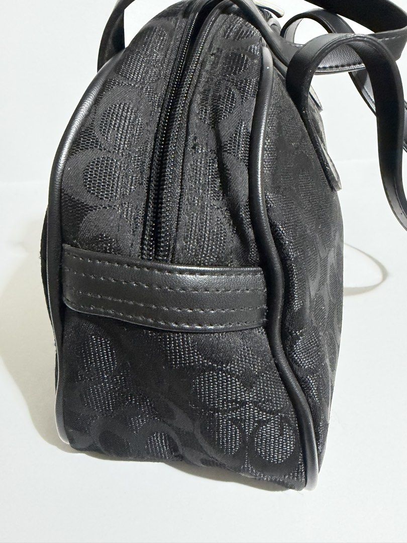 Black GG Bag (Category: Shoulder Bags) located in Quezon City. Submitted by wagwagan_ukay_blues (Listing ID 1460823899, Image 2). Description: from Japan in good condition L-12” W-4” H-6”.