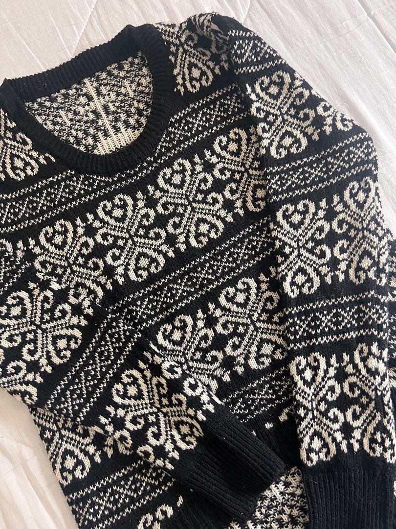 Black Grey White Designed Grandpa Sweater (Category: Coats, Jackets and Outerwear) located in Taguig. Submitted by gingerderp (Listing ID 1460783842, Image 2). Description: Perfect for the BER months and is a great mix of downtown girl and a more edgier side :P.