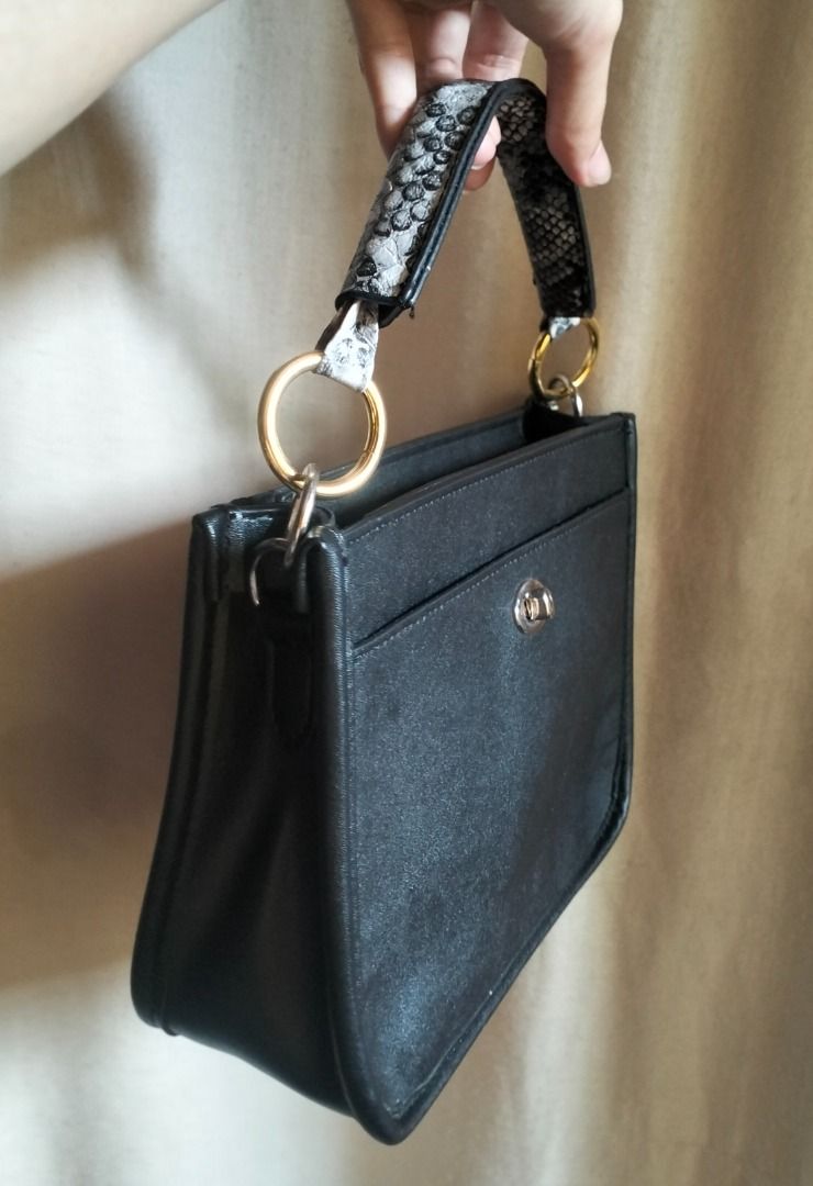 Black Handbag with Snake Print Handle (Category: Luxury Bags & Wallets) located in Caloocan City. Submitted by pretaporter.2026 (Listing ID 1460769467, Image 2). Description: - Unique snake print handle - Gold hardware details - Small front pocket with clasp closure - Ideal for carrying essentials - Versatile style for casual or evening wear -ONCE NAGAMIT, Date Night -Hand Carry Bag (No Strap).