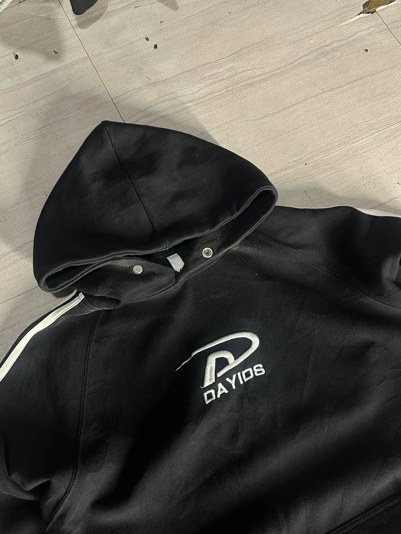black hoodie (Category: Coats, Jackets and Outerwear) located in Manila. Submitted by nb_thriftshop (Listing ID 1460900106, Image 2). Description: random hoodie 27 length 22 width medium to large no issue need wash makapal tela.