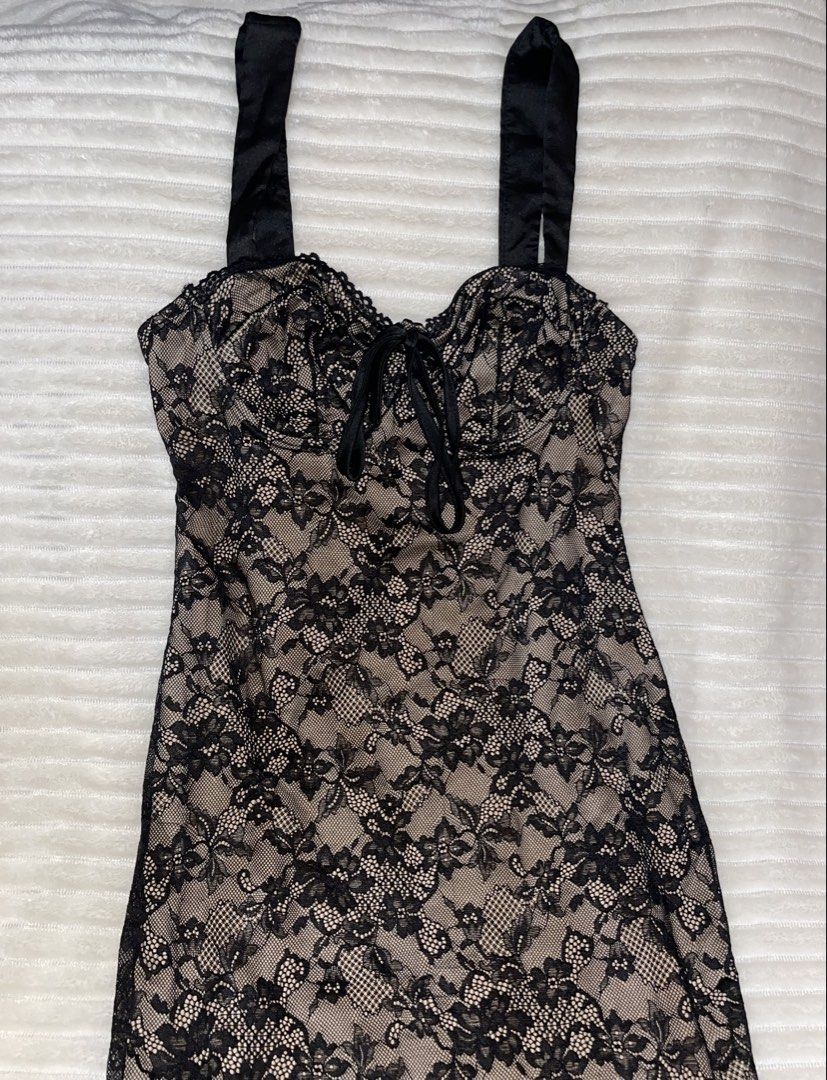Black Lace Floral Dress (Category: Dresses) located in Manila. Submitted by rare.yurichi (Listing ID 1460792149, Image 2). Description: Selling this beautiful black floral lace dress! Perfect for dates, parties, dinners, photoshoots, special occasions, or casual feminine looks..