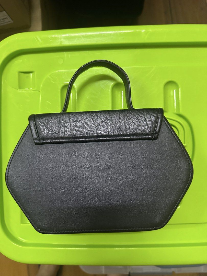 Black Leather Handbag Clutch (Category: Clutches) located in Manila. Submitted by declutteringlot (Listing ID 1460896183, Image 2). Description: .