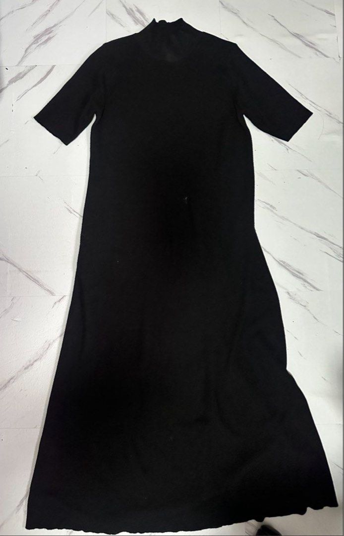 Black Mock Neck maxi Dress (Category: Dresses) located in Manila. Submitted by tipidfinds888 (Listing ID 1460784621, Image 1). Description: - Simple black midi dress - Mock neck with short sleeves - Comfortable and versatile - Great for layering or wearing solo - Easy to dress up or down.