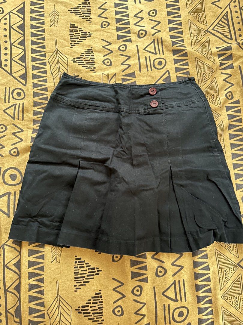 Black Pleated Mini Skirt with Button Detail (Category: Skirts) located in Paranaque City. Submitted by ynaah_ (Listing ID 1460804823, Image 1). Description: Never used - size 26-28.