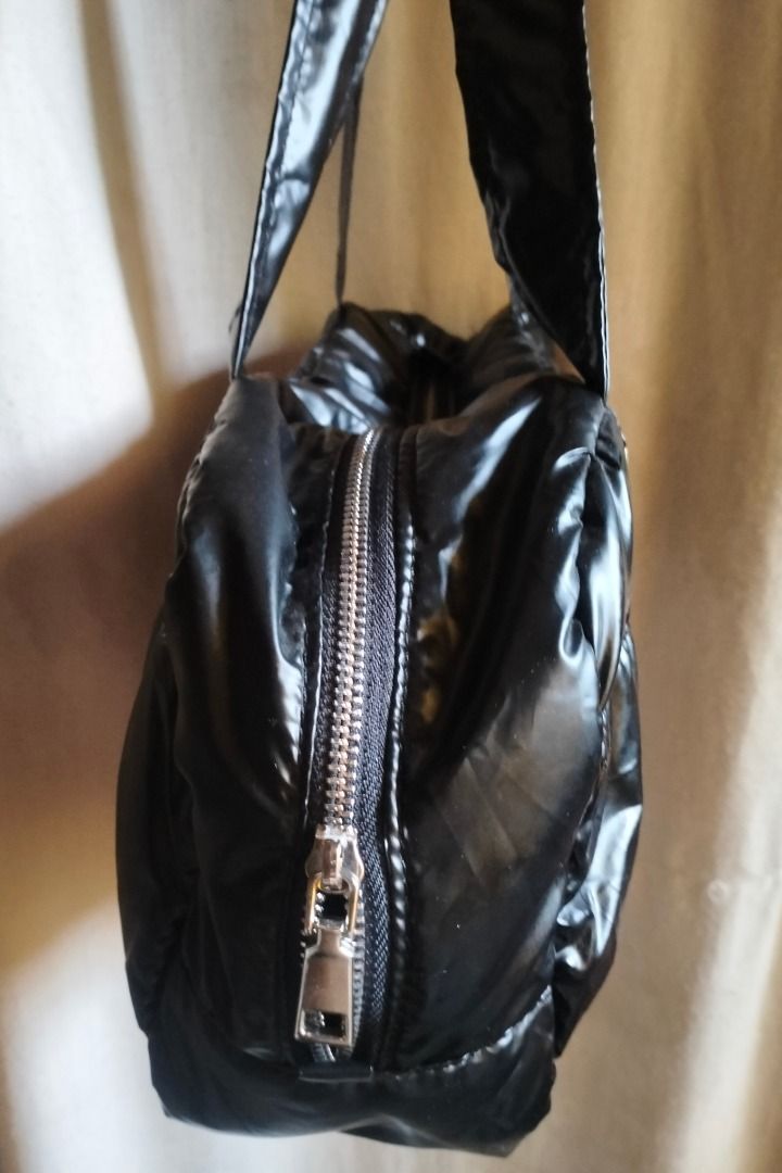 BLACK PUFF SHOULDER BAG (Category: Shoulder Bags) located in Caloocan City. Submitted by pretaporter.2026 (Listing ID 1460767124, Image 3). Description: -Chic Bag In well-condition almost brand new Rfs: Declutter LAST PRICE, GRAB NOW.