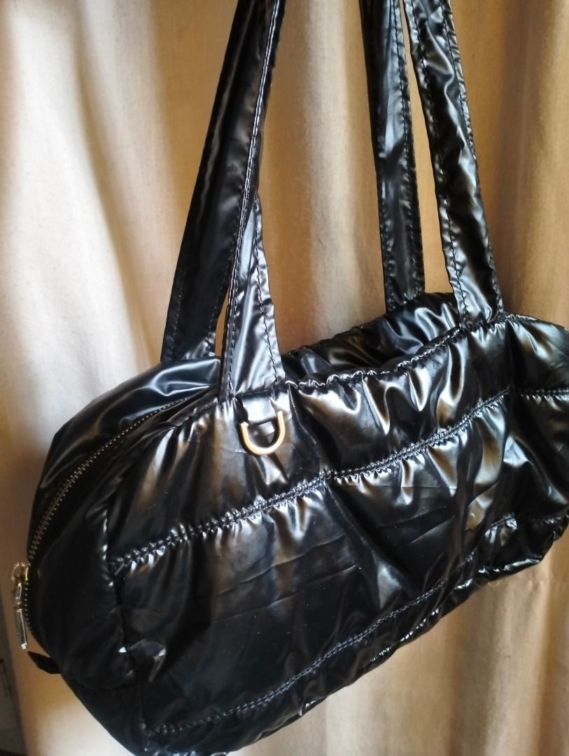 BLACK PUFF SHOULDER BAG (Category: Shoulder Bags) located in Caloocan City. Submitted by pretaporter.2026 (Listing ID 1460767124, Image 1). Description: -Chic Bag In well-condition almost brand new Rfs: Declutter LAST PRICE, GRAB NOW.