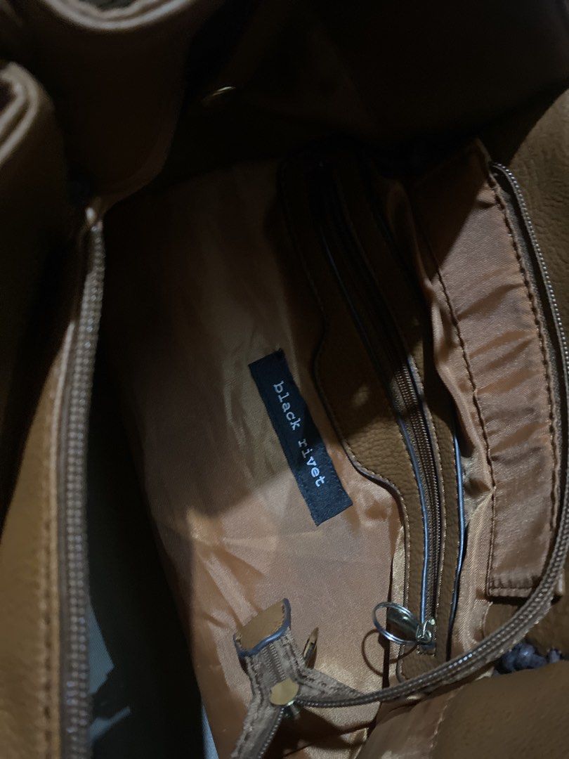 Black Rivet Two-Tone Tote Bag Brown Black (Category: Tote Bags) located in Cainta. Submitted by narraveranda (Listing ID 1460844823, Image 3). Description: .