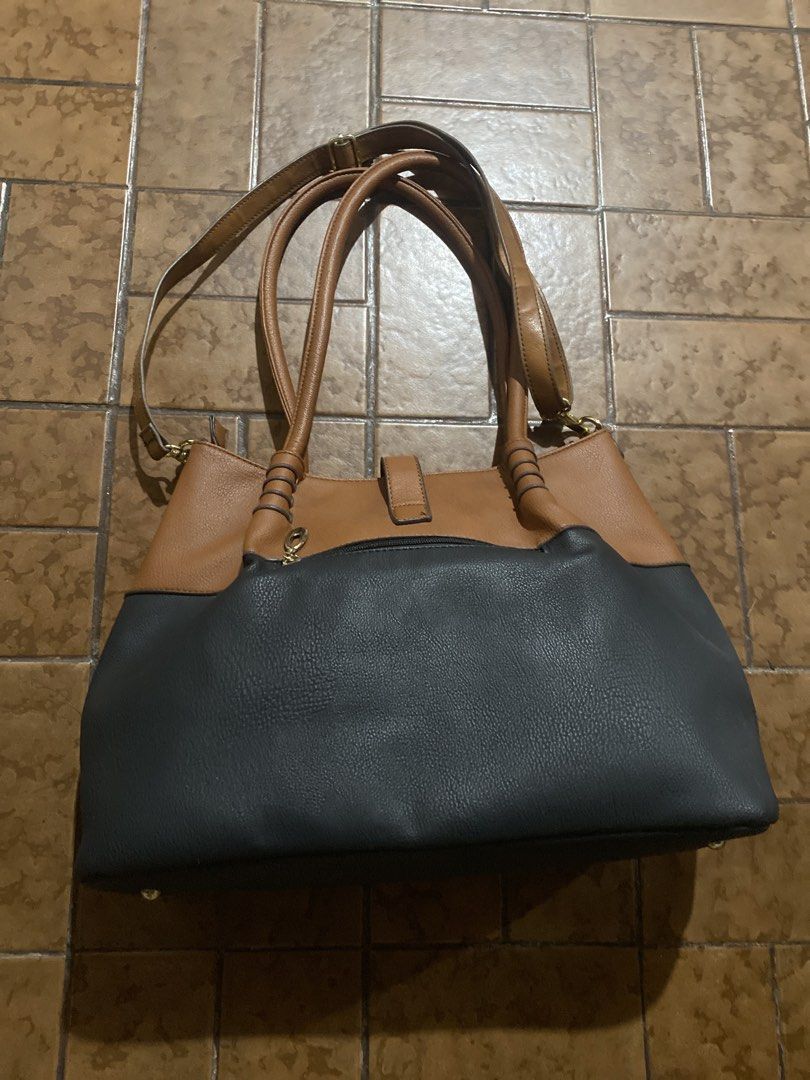 Black Rivet Two-Tone Tote Bag Brown Black (Category: Tote Bags) located in Cainta. Submitted by narraveranda (Listing ID 1460844823, Image 2). Description: .