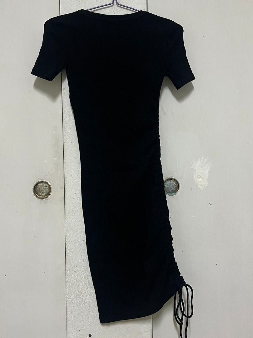 Black Ruched Garterized Dress (Category: Dresses) located in Mabalacat. Submitted by keb-a (Listing ID 1460782860, Image 2). Description: 🍒 — small — b: 34~36" — w: 26~28" 🍒 — ruched detailing for a trendy, slimming effect — garterized waistband for a snug fit — soft and stretchy fabric — suitable for day or night occasions 🍒 — rfs: decluttering — mop: gcash — mod: j&t ଘ(੭*ˊᵕˋ)੭* DM me for inquiries!.