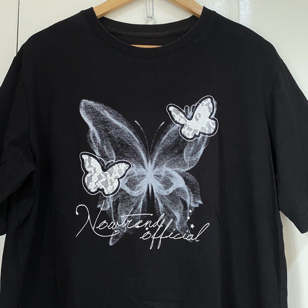 Black shirts with Butterfly Print (Category: Shirts) located in Cavite. Submitted by branchee_chic (Listing ID 1460786210, Image 2). Description: M-L 🌸A LITTLE NOTE FROM BRANCHEE CHIC🌸 All items are preloved / secondhand and freshly washed, so please manage your expectations. Minor signs of wear or minimal washable stains may be present. Colors may slightly vary from photos due to lighting and screen settings. Please check all photos carefully 