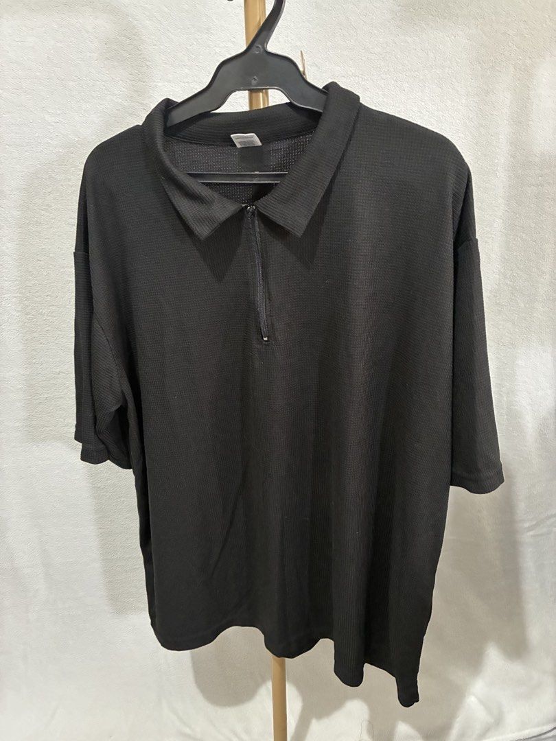Black Short Sleeve Collared Zip Polo Shirt (Category: Tshirts & Polo Shirts ) located in Paranaque City. Submitted by madane_626 (Listing ID 1460750369, Image 1). Description: - Black short sleeve polo shirt - Textured waffle knit fabric - Modern zip-up collar - Versatile for casual or sporty outfits - Comfortable and breathable.