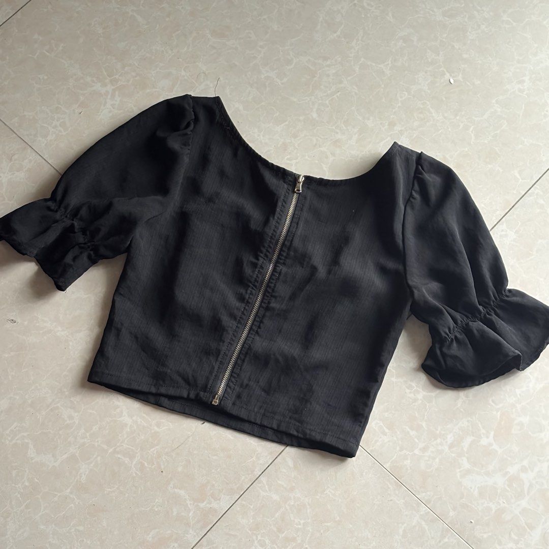 Black Square Neck Puff Sleeve Crop Top (Category: Blouses) located in Manila. Submitted by glenkm (Listing ID 1460787643, Image 2). Description: - Chic black crop top - Flattering square neckline with adjustable tie detail - Trendy puff sleeves with delicate ruffled cuffs - Convenient back zipper closure.