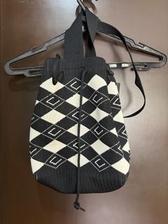 (Category: ) located in . Submitted by urbanwear (Listing ID 1460838739, Image 1). Description: .
