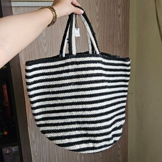 (Category: ) located in . Submitted by marianfinds (Listing ID 1460776657, Image 1). Description: .