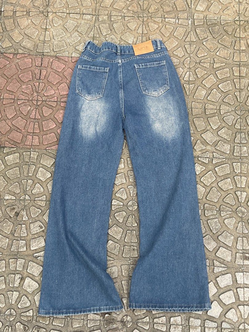 Blue Wide Leg Denim Jeans (Category: Jeans) located in Mabalacat. Submitted by epicforest_78284 (Listing ID 1460788239, Image 2). Description: - Classic blue denim jeans - Wide leg cut for a relaxed fit - Light wash with subtle fading - Button and zip closure - Two back pockets - Ideal for everyday casual outfits.