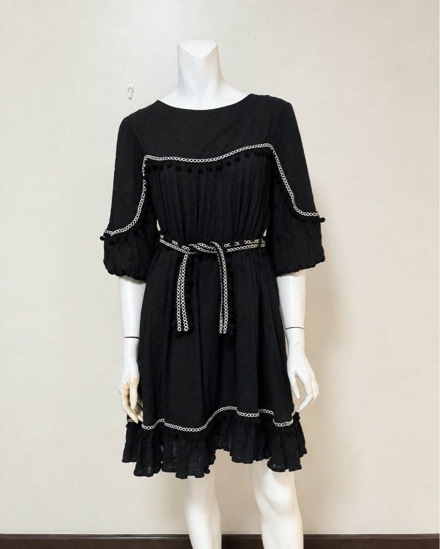 BNWT Indikah Boho Black Mini Dress (Category: Dresses) located in Muntinlupa City. Submitted by bff_findsph (Listing ID 1460829124, Image 3). Description: Price | ₱1,400 Measurements Bust | 32-36cm Waist | 32 - 36cm Hips | 42-54cm (A line) Length | 34cm Relaxed A-line Dress Comment “MINE” to purchase or DM us for inquiries. Visit and follow our page to explore our latest collections. (IG Account | @Bffindsph) (@bff_men_ph).