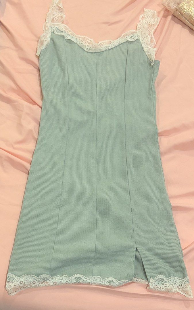 Bodyhugging Dress (Category: Dresses) located in Los Banos. Submitted by kaomojiis (Listing ID 1460841132, Image 1). Description: Best fits small Stretchy Material.