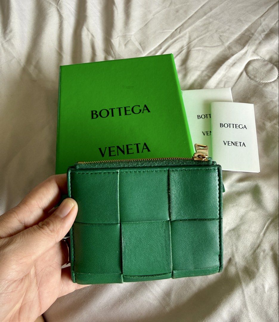 Bottega Compact Wallet in Emerald Green (Category: Luxury Bags & Wallets) located in Calamba. Submitted by mom2girls (Listing ID 1460768003, Image 1). Description: For emerald green lovers. You will love this wallet the way I did. So easy to find inside the bag bec. of its bright green color. Finding it a new home because I already replaced her with a red camelia compact wallet. Shipping via LBC only. SF c/o Buyer..