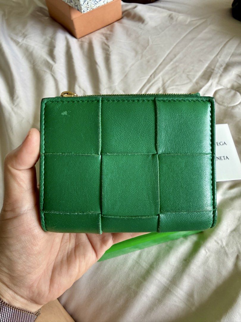 Bottega Compact Wallet in Emerald Green (Category: Luxury Bags & Wallets) located in Calamba. Submitted by mom2girls (Listing ID 1460768003, Image 2). Description: For emerald green lovers. You will love this wallet the way I did. So easy to find inside the bag bec. of its bright green color. Finding it a new home because I already replaced her with a red camelia compact wallet. Shipping via LBC only. SF c/o Buyer..