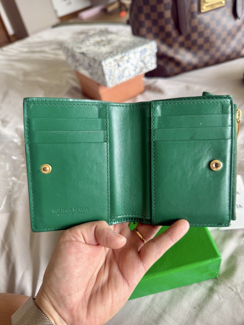Bottega Compact Wallet in Emerald Green (Category: Luxury Bags & Wallets) located in Calamba. Submitted by mom2girls (Listing ID 1460768003, Image 3). Description: For emerald green lovers. You will love this wallet the way I did. So easy to find inside the bag bec. of its bright green color. Finding it a new home because I already replaced her with a red camelia compact wallet. Shipping via LBC only. SF c/o Buyer..