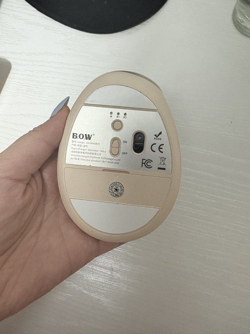 BOW Wireless Ergonomic Mouse (Category: Mouse & Mousepads) located in Quezon City. Submitted by geminiselection (Listing ID 1460903844, Image 3). Description: - 2.4g wireless/ bluetooth dual mode - barely use, halos hindi nagamit mas prefer ko yun traditional mouse - will include 1 batt as freebie.