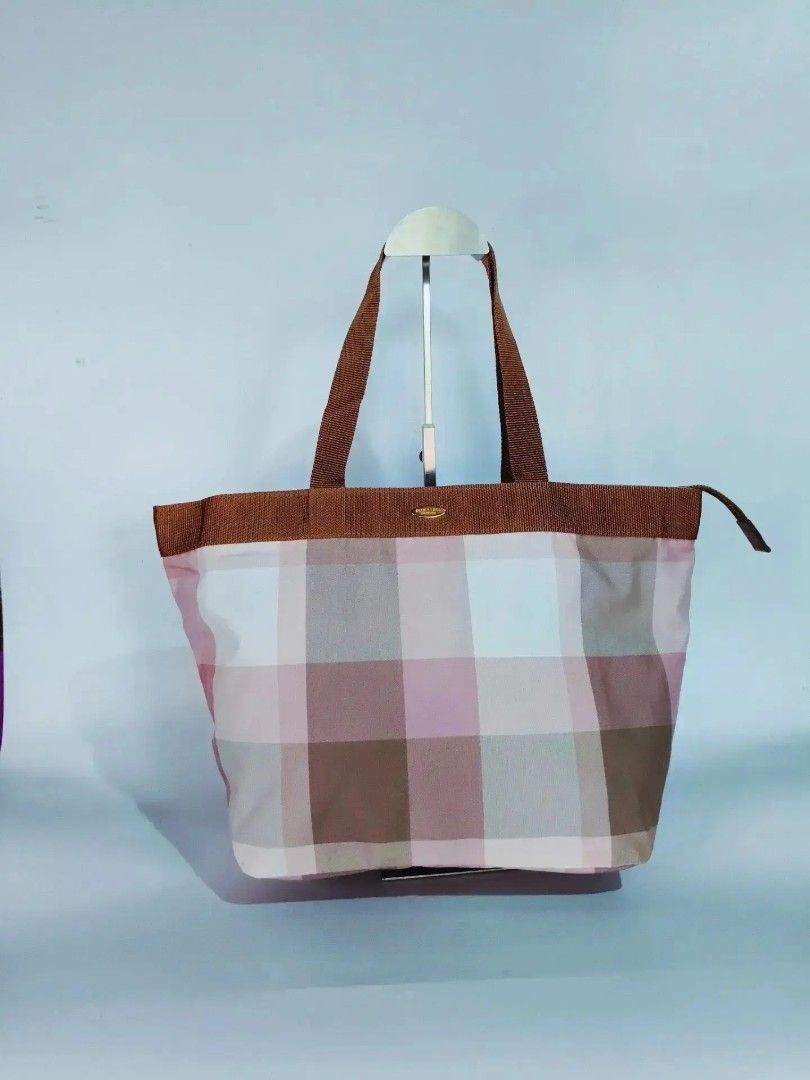 Brandnew Original BURBERRY (Category: Shoulder Bags) located in Caloocan City. Submitted by secondhand_shop2 (Listing ID 1460809010, Image 1). Description: Sale! ₱2,299 Original BURBERRY BLUE LABEL Like new UNUSED Medium Nylon w/ provided dustbag 📌First to pay!.