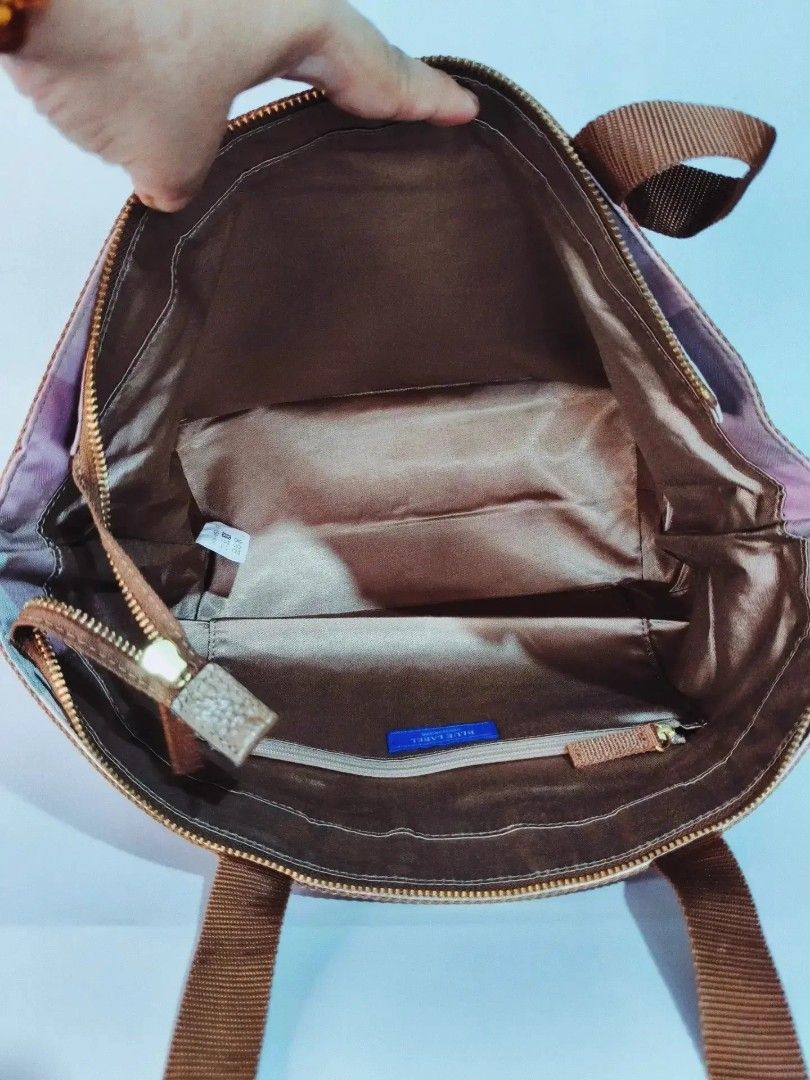 Brandnew Original BURBERRY (Category: Shoulder Bags) located in Caloocan City. Submitted by secondhand_shop2 (Listing ID 1460809010, Image 3). Description: Sale! ₱2,299 Original BURBERRY BLUE LABEL Like new UNUSED Medium Nylon w/ provided dustbag 📌First to pay!.