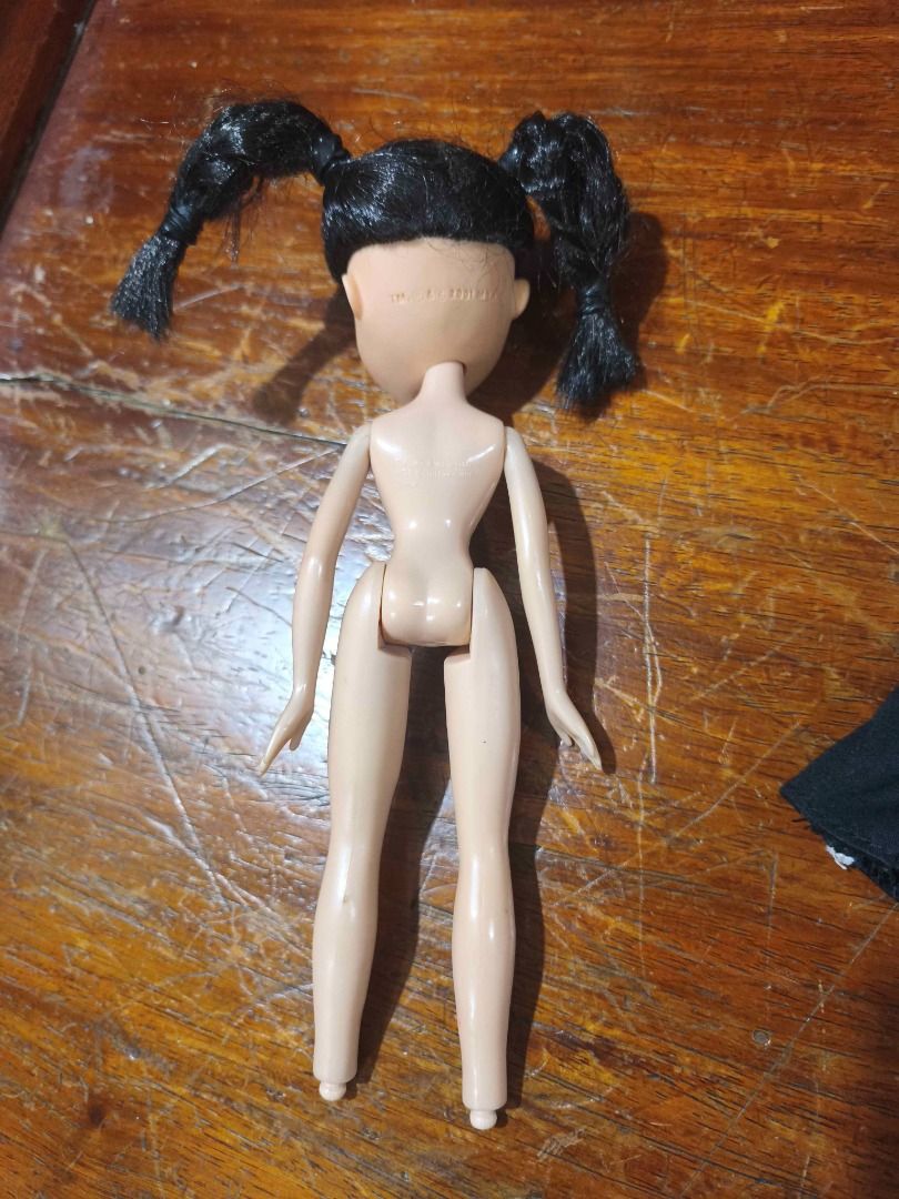 Bratz "Strut It!" Jade (Category: Kids Toys) located in Binan City. Submitted by wonwona_holla (Listing ID 1460833927, Image 3). Description: - Original - Doll in good condition - includes 2 sets of clothes, 2 sets of shoes, hat, comb - does not include bag Loc: Biñan City, Laguna MOP: GCash Shipping shouldered by the buyer .