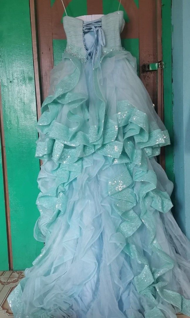 Bridal Gown (Category: Evening dresses & gowns) located in Bauko. Submitted by vayne123_turtle (Listing ID 1460767236, Image 2). Description: Bridal/ Wedding Gown XS-M 2500 shipped From HK box.