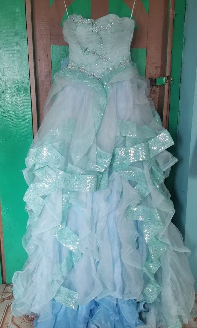 Bridal Gown (Category: Evening dresses & gowns) located in Bauko. Submitted by vayne123_turtle (Listing ID 1460767236, Image 3). Description: Bridal/ Wedding Gown XS-M 2500 shipped From HK box.