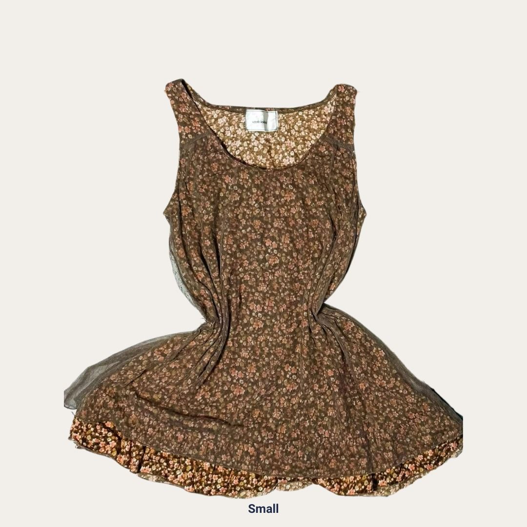 Brown Floral Sleeveless Top w/mesh (Category: Sleeveless) located in Manila. Submitted by yayea (Listing ID 1460732887, Image 1). Description: .