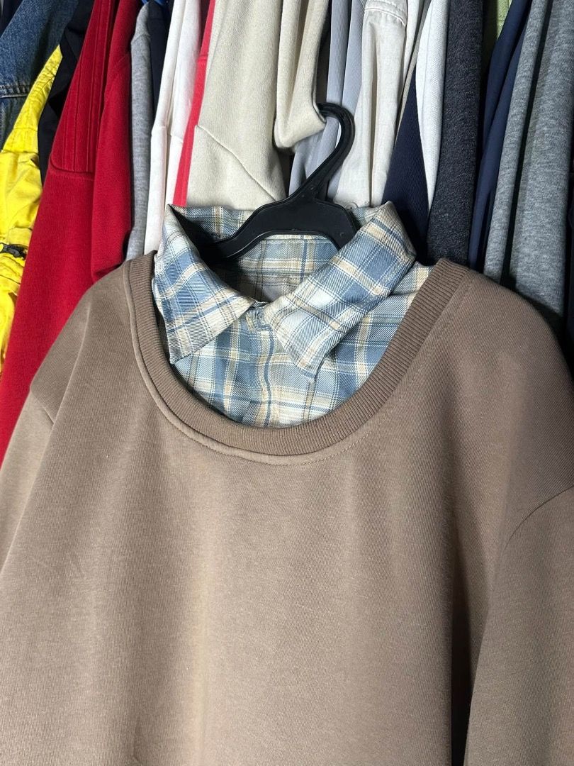 Brown Layered Sweatshirt with Plaid Collar (Category: Longsleeves) located in Manila. Submitted by nb_thriftshop (Listing ID 1460889513, Image 2). Description: polo long sleeve 24 length 22 width medium no issue need wash .