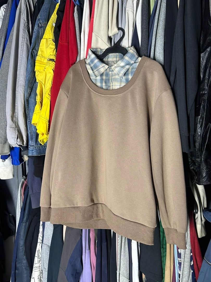 Brown Layered Sweatshirt with Plaid Collar (Category: Longsleeves) located in Manila. Submitted by nb_thriftshop (Listing ID 1460889513, Image 1). Description: polo long sleeve 24 length 22 width medium no issue need wash .