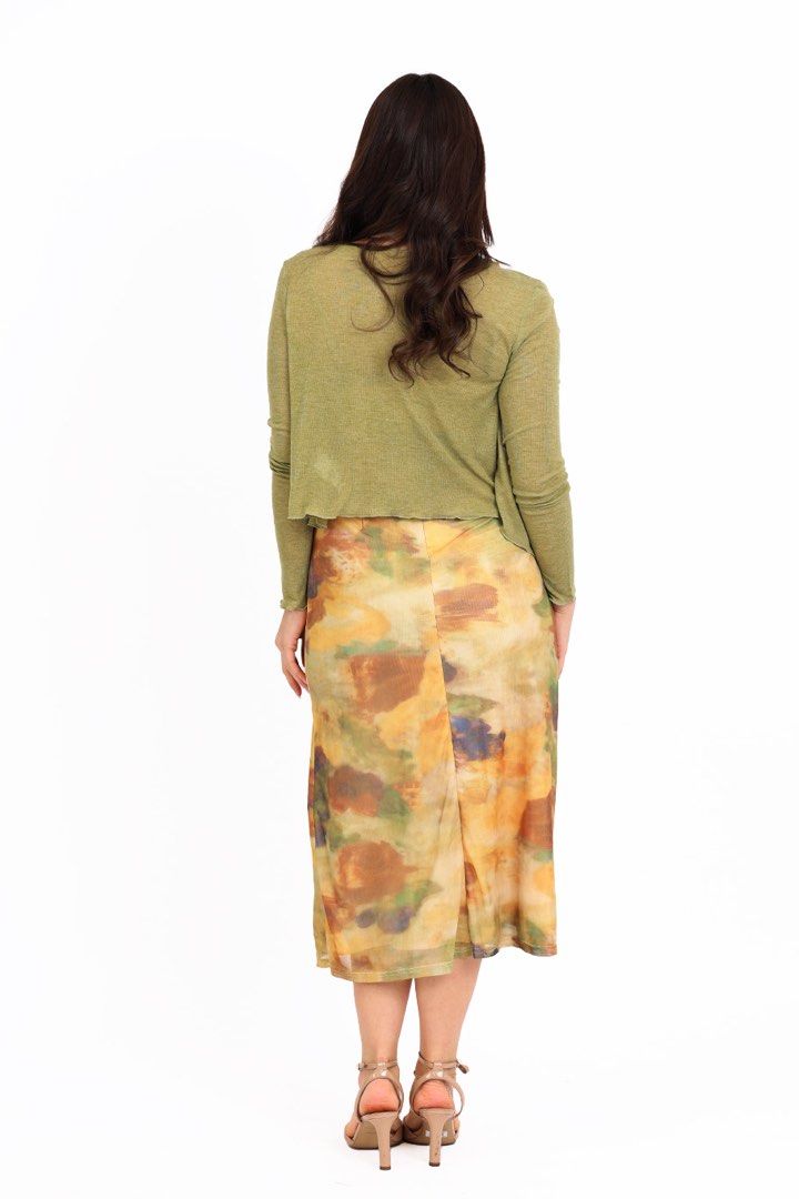 Brown Ruffled Midi Dress (Category: Dresses) located in Manila. Submitted by dejunk.mnl (Listing ID 1460893391, Image 2). Description: .