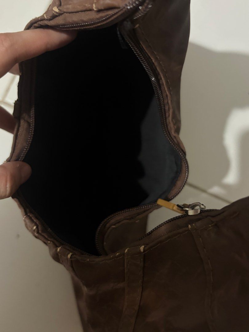 brown shoulder bag (Category: Shoulder Bags) located in Quezon City. Submitted by clareb (Listing ID 1460899696, Image 3). Description: - still negotiable - no flaws - rfs: decluttering bags.