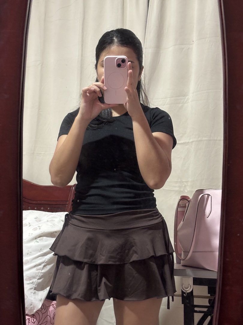 BROWN SKIRT (Category: Skirts) located in Iba. Submitted by byshannenkeith (Listing ID 1460890007, Image 2). Description: Drawstring Waist Ruched Skirt, Ruffle Hem Tiered Layer Mini Regular Fit High Waist Plain Skirts Color - Choco Brown Size Medium.