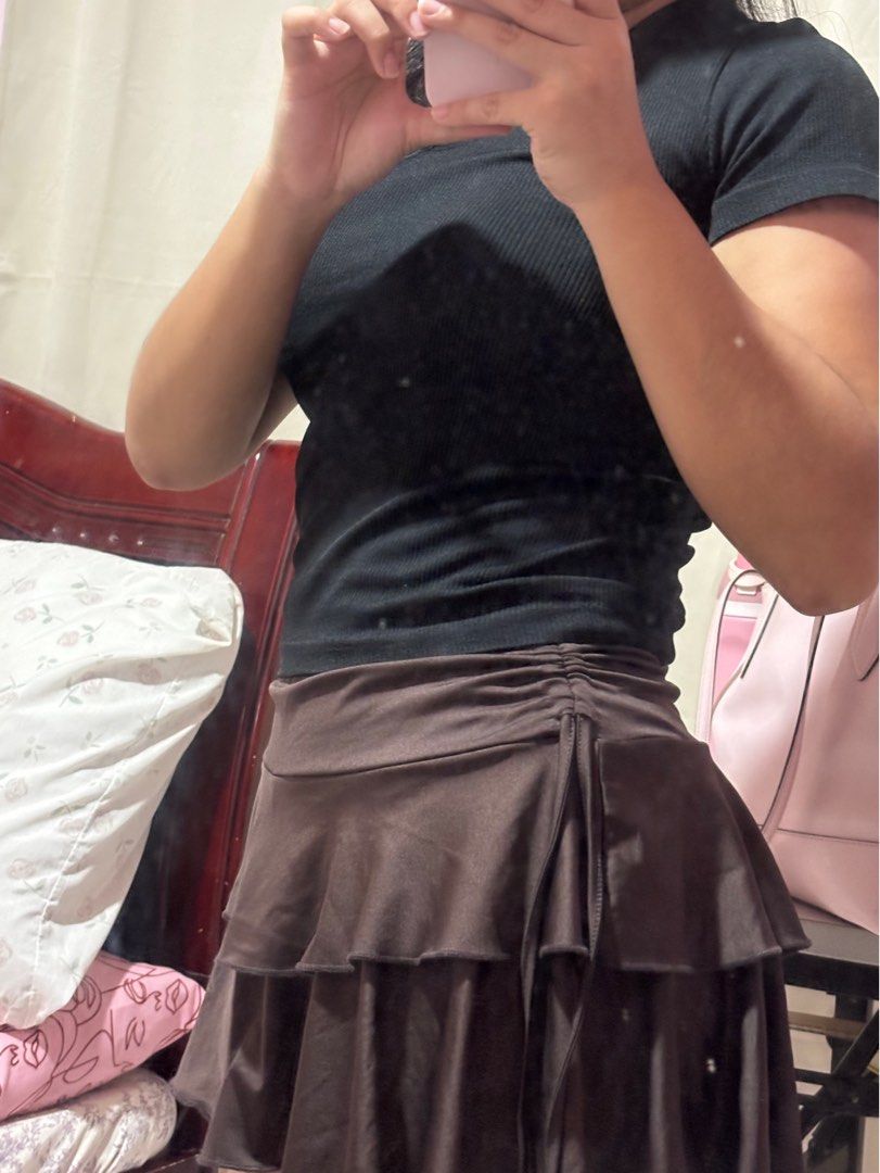 BROWN SKIRT (Category: Skirts) located in Iba. Submitted by byshannenkeith (Listing ID 1460890007, Image 3). Description: Drawstring Waist Ruched Skirt, Ruffle Hem Tiered Layer Mini Regular Fit High Waist Plain Skirts Color - Choco Brown Size Medium.