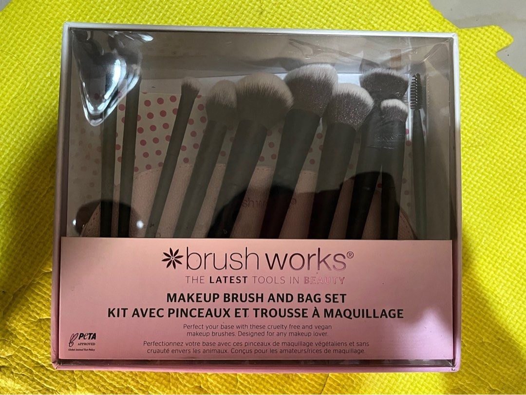Brushworks Makeup Brush and Bag Set (Category: Makeup) located in Manila. Submitted by annemarie286848 (Listing ID 1460760632, Image 2). Description: - Brushworks makeup brush and bag set - Includes multiple brushes for various makeup applications - Comes with a stylish pink bag - Perfect for beginners and makeup enthusiasts alike.