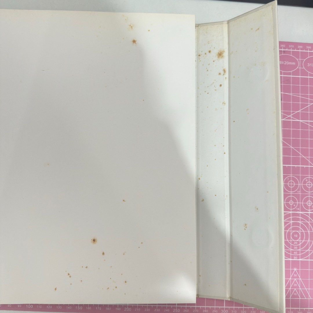 BTS 2018 Exhibition Photobook (Category: K-Wave Merchandise) located in Santa Maria. Submitted by yelbasilio (Listing ID 1460765406, Image 2). Description: bts 2018 exhibition photobook with 4R photos included has flaws, pass to sensi buyers.