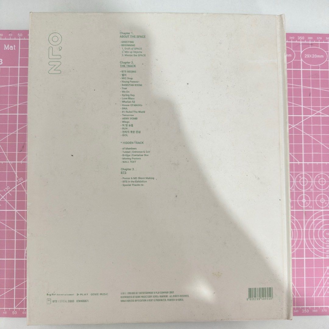 BTS 2018 Exhibition Photobook (Category: K-Wave Merchandise) located in Santa Maria. Submitted by yelbasilio (Listing ID 1460765406, Image 3). Description: bts 2018 exhibition photobook with 4R photos included has flaws, pass to sensi buyers.