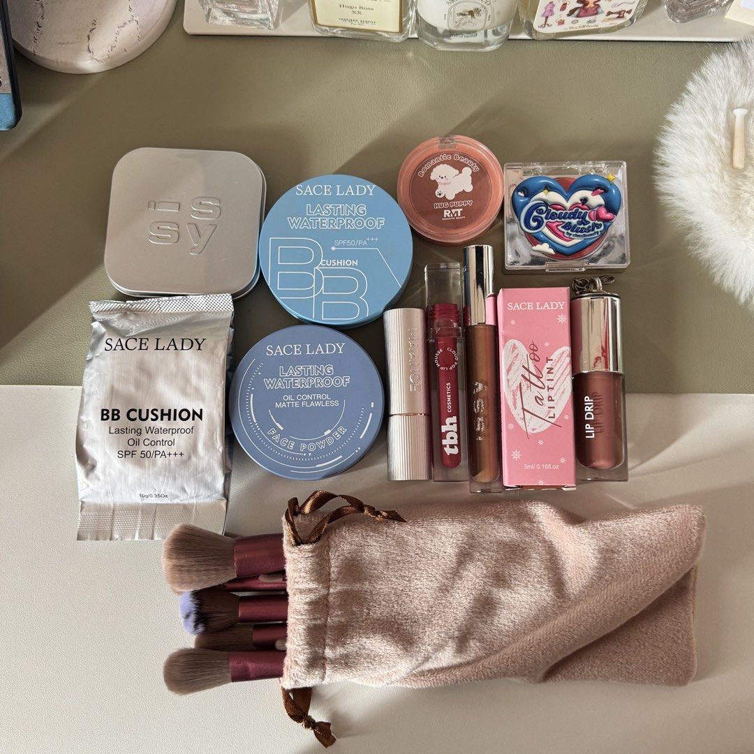 Bundle Makeup (Category: Makeup) located in Binan City. Submitted by seoulbeauty_cart (Listing ID 1460920075, Image 1). Description: Perfect for beginners and pang everyday. some are used and swatched only. free lip gloss and new brushes na din 🩷 .