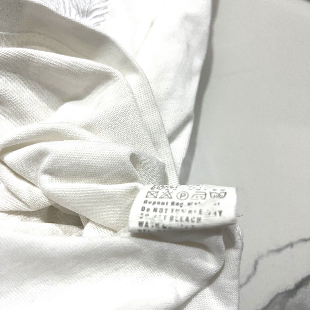Burberry (Category: Tshirts & Polo Shirts ) located in Bacoor. Submitted by manonghits_2000 (Listing ID 1460745658, Image 3). Description: Burberry Measurement: 20.5x26.5 Color: White Color Rate: 9.6/10 Condition: Excellent Issue: None Claim 380 .