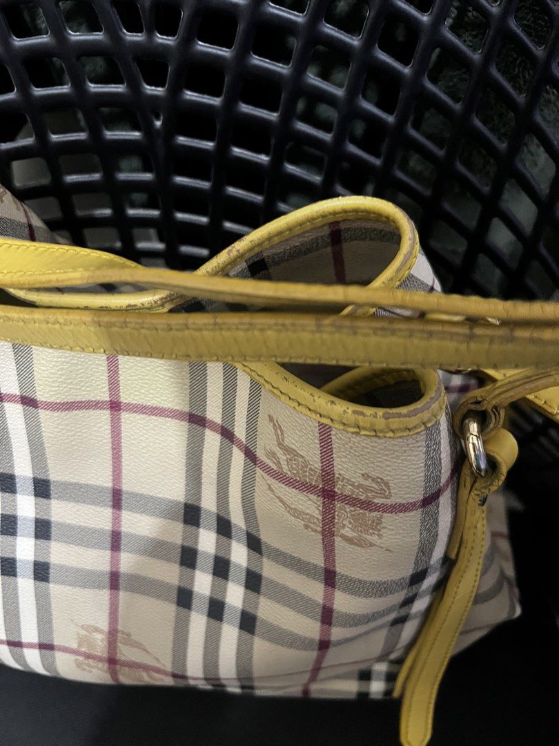 Burberry canterbury tote bag (Category: Tote Bags) located in Valenzuela. Submitted by dianzskiyo (Listing ID 1460801043, Image 3). Description: 📍SELF - AUTHENTICATION📍 LOCATION : VALENZUELA 🎀AVAILABLE! SOLD ITEMS ARE MARKED OR DELETED🎀 Preloved Burberry Canterbury tote bag (MEDIUM) 📍 what you see is what you get 📍 Managed ur expectation - this is preloved 📍 Slightly negotiable 📍 All details were already posted (pls check photos para iwas